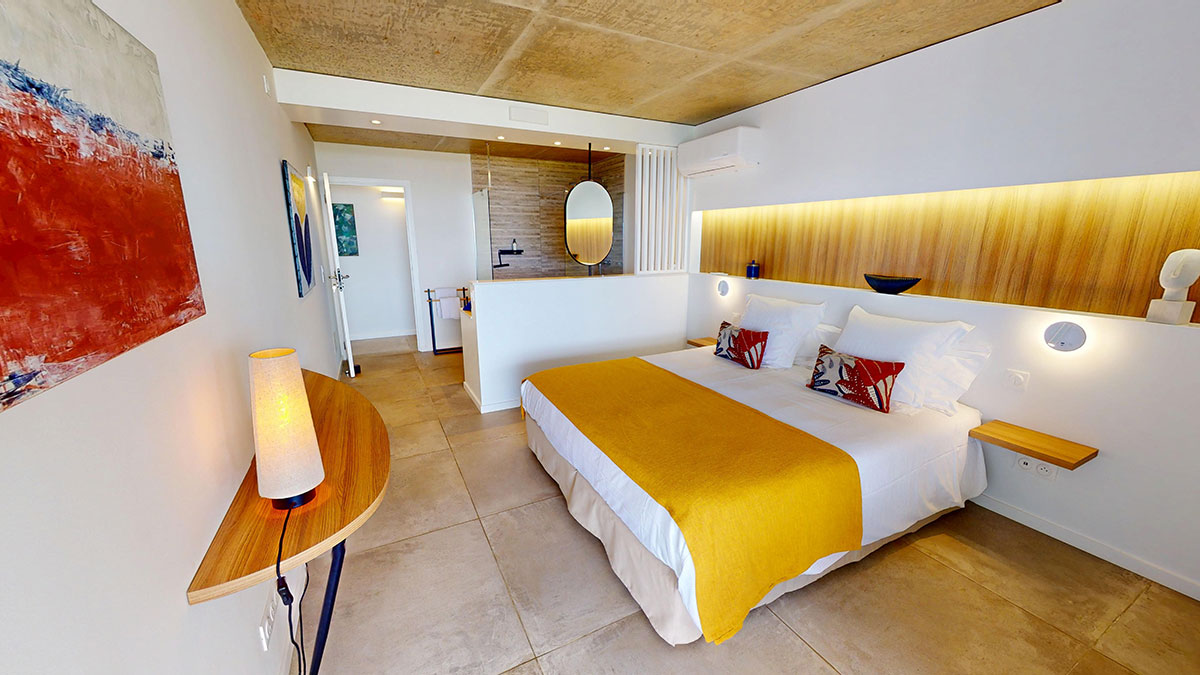 The Bedroom: Le Refuge